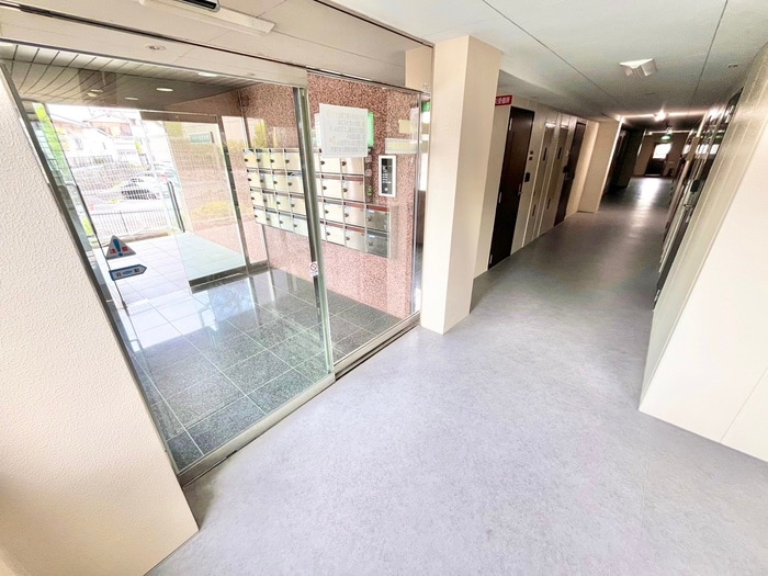 物件外観写真2　(エントランス部分)