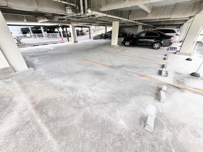 物件外観写真4　(駐車場)