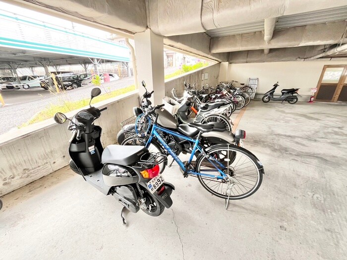 物件外観写真6　(駐輪場)