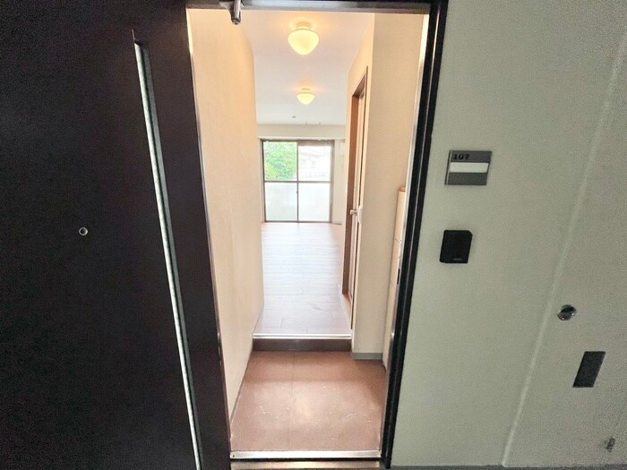 物件内観写真21　(玄関)