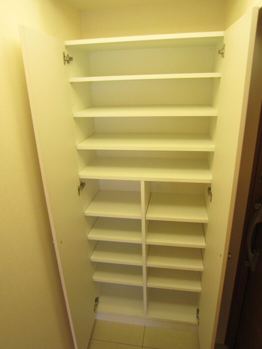 物件内観写真13　(靴箱)