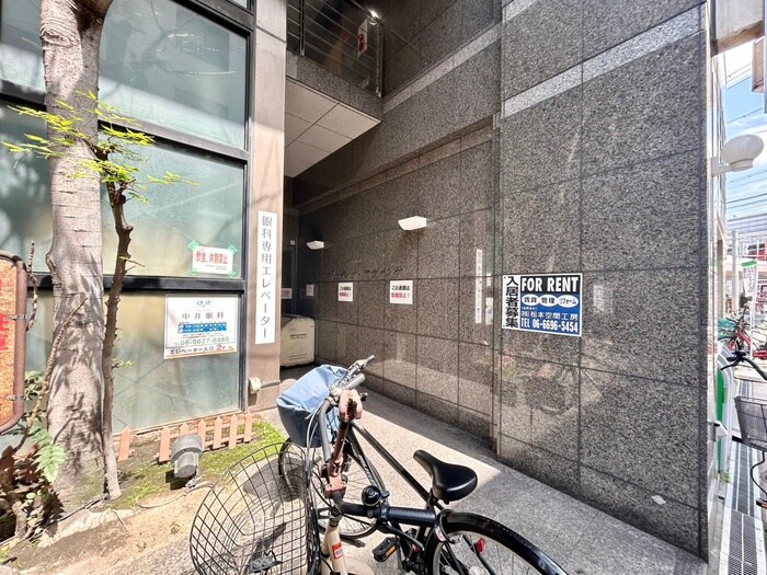 物件外観写真2　(エントランス部分)