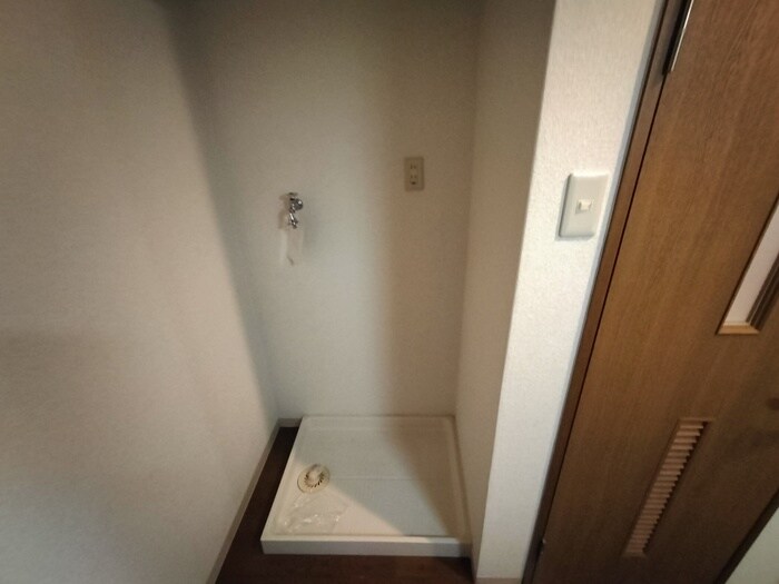 物件内観写真11　(洗濯機置場)