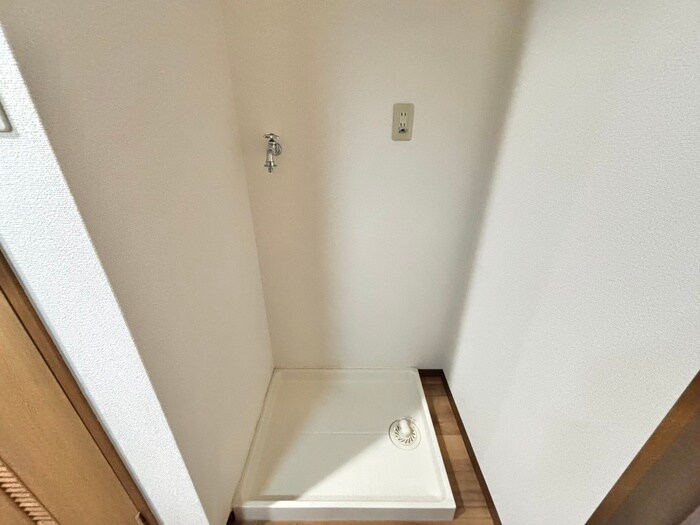 物件内観写真13　(洗濯機置場)