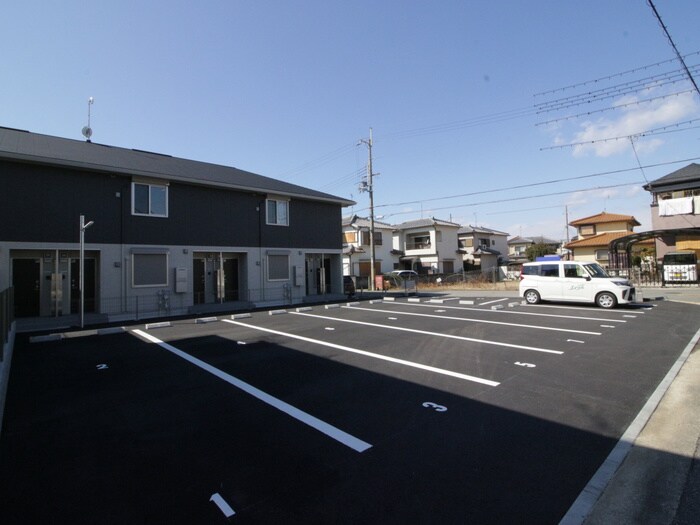 物件外観写真4　(駐車場)