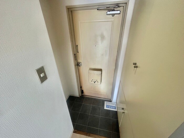 物件内観写真7　(玄関)
