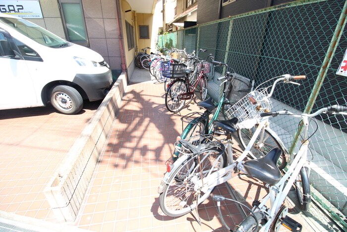 物件外観写真4　(駐輪場)
