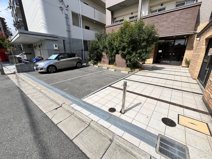 物件外観写真4　(駐車場)