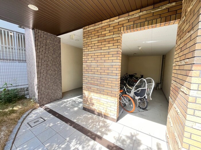 物件外観写真5　(駐輪場)