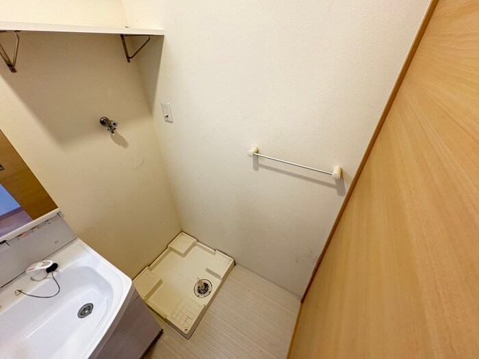 物件内観写真14　(洗濯機置場)