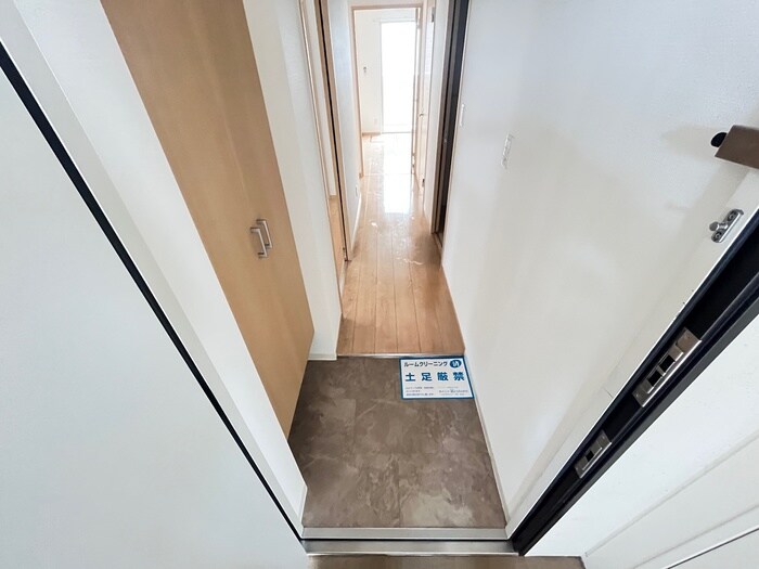 物件内観写真17　(玄関)