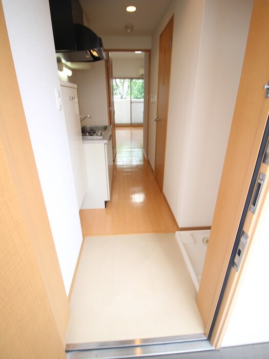 物件内観写真12　(玄関)