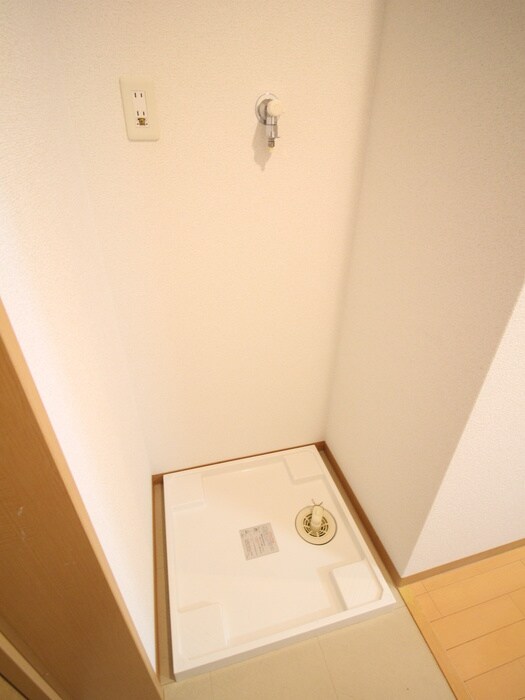 物件内観写真17　(洗濯機置場)