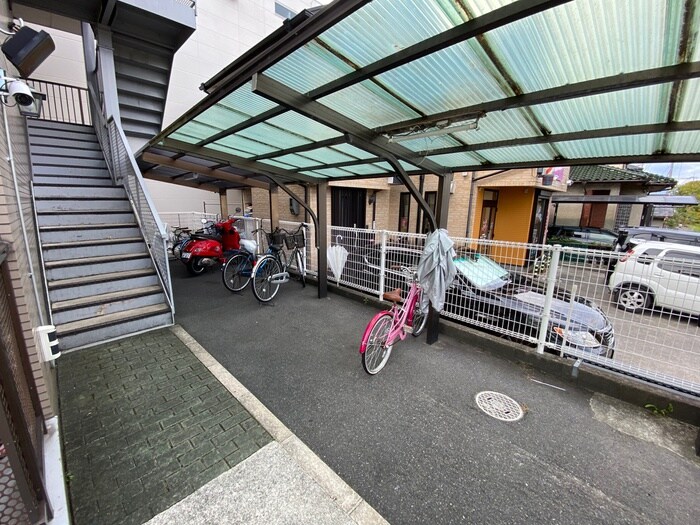 物件外観写真4　(駐輪場)
