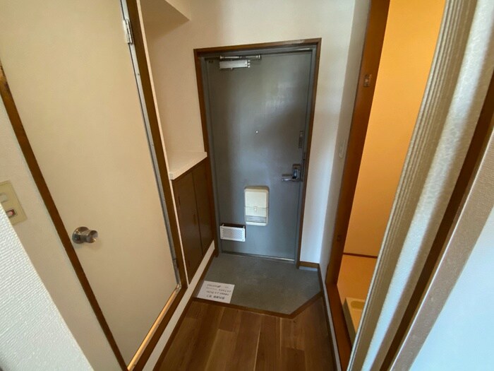 物件内観写真15　(玄関)