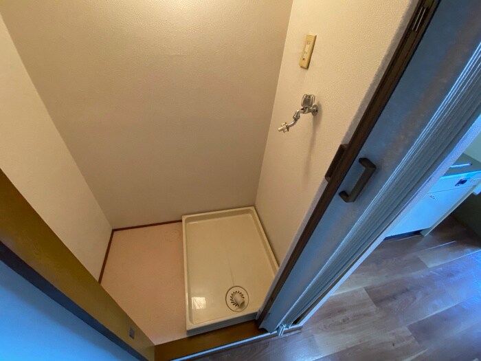 物件内観写真18　(洗濯機置場)