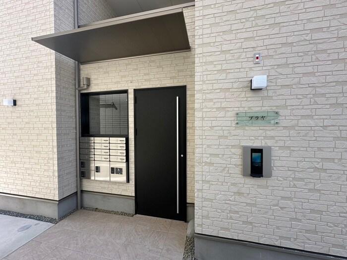 物件外観写真3　(エントランス部分)