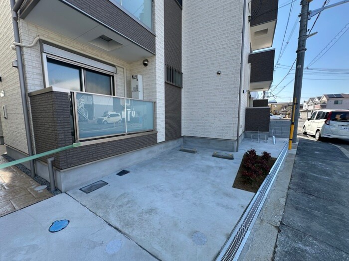 物件外観写真4　(駐車場)