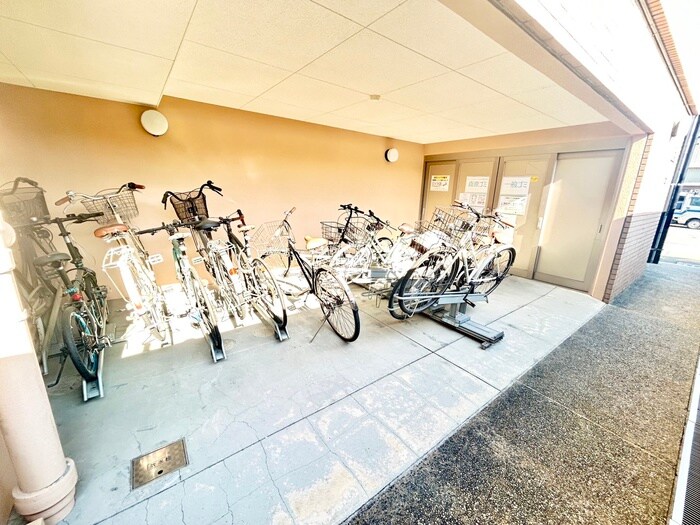 物件外観写真5　(駐輪場)