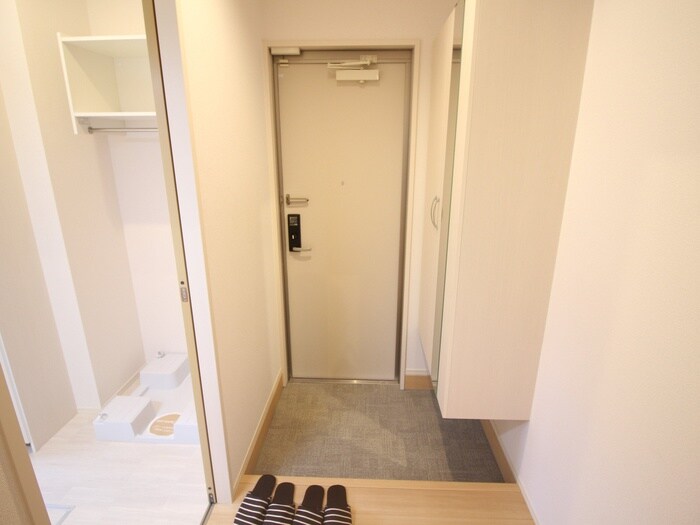 物件内観写真17　(玄関)