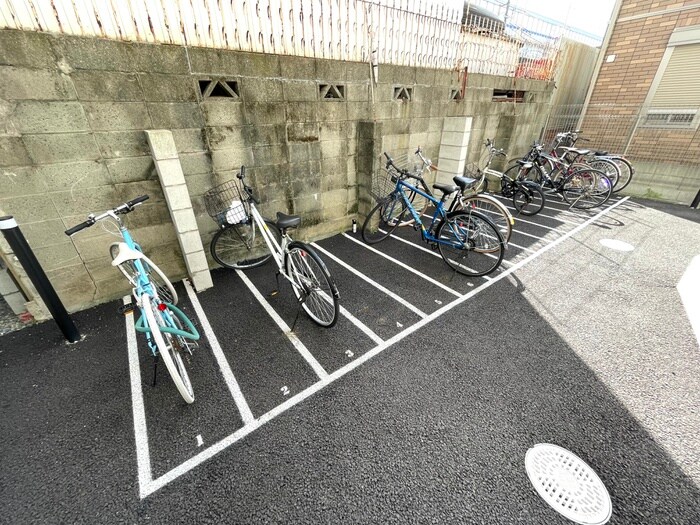 物件外観写真6　(駐輪場)