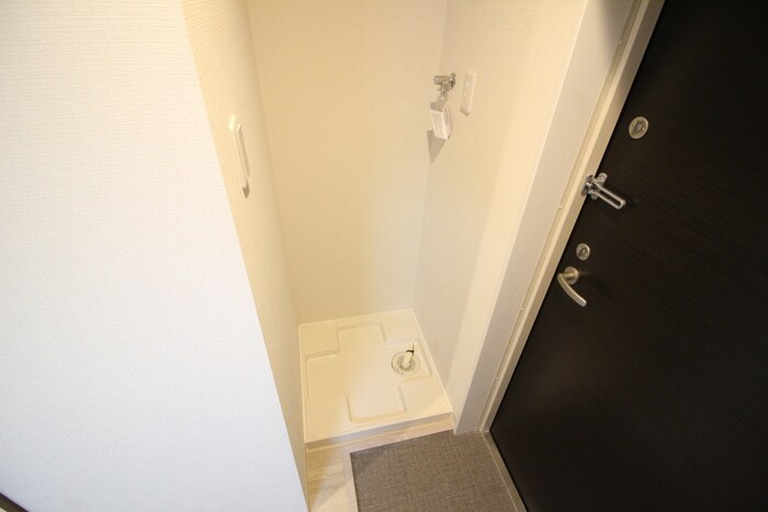 物件内観写真12　(洗濯機置場)