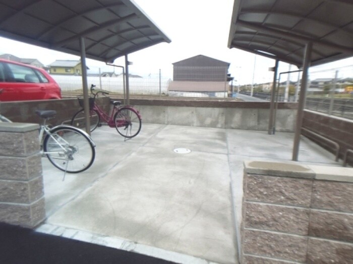 物件外観写真3　(駐輪場)
