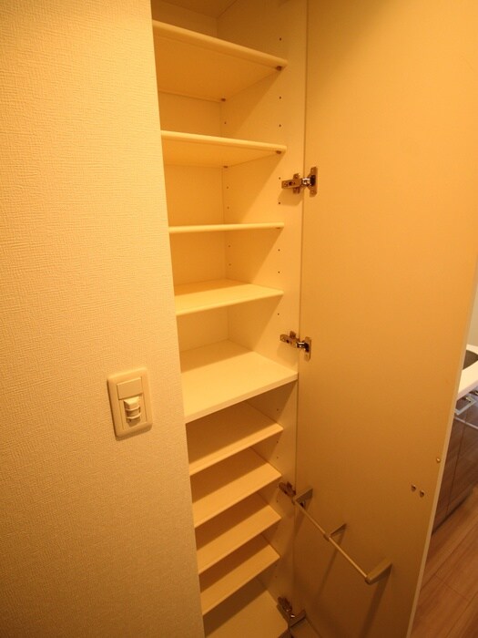 物件内観写真11　(収納)