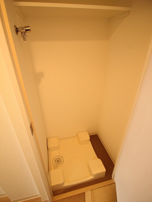 物件内観写真12　(洗濯機置場)