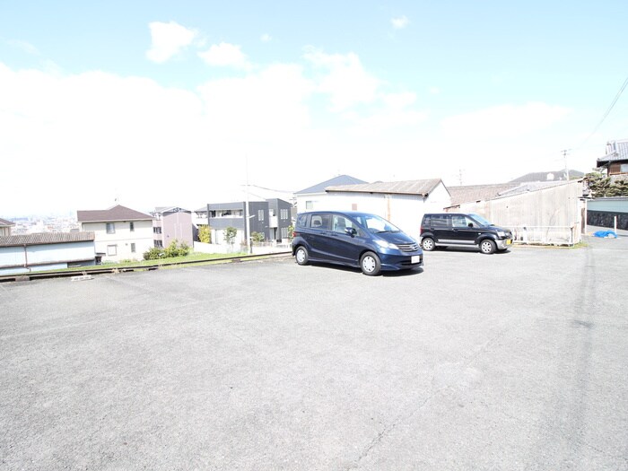 物件外観写真3　(駐車場)