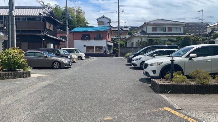 物件外観写真3　(駐車場)