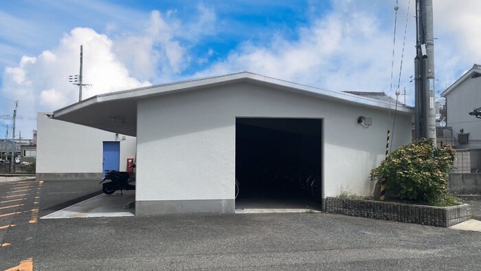 物件外観写真4　(駐輪場)