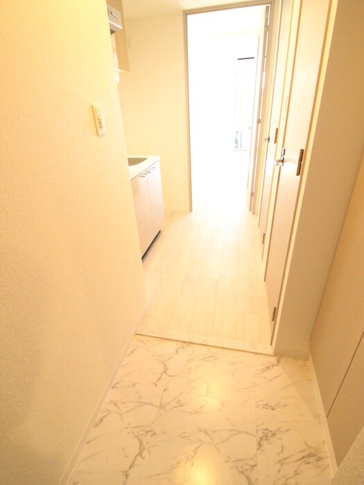 物件内観写真16　(玄関)