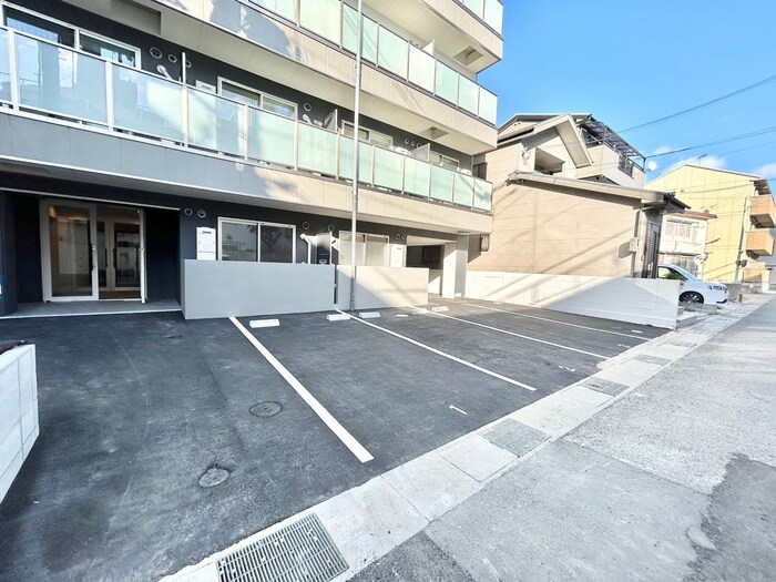 物件外観写真2　(駐車場)