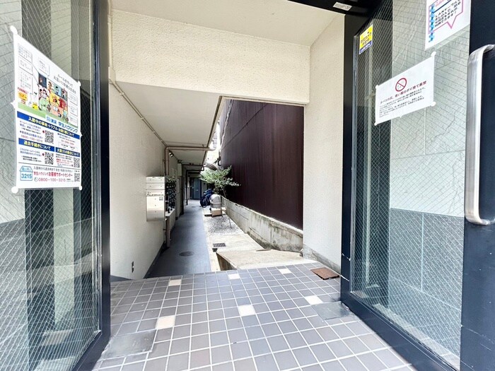 物件外観写真2　(エントランス部分)