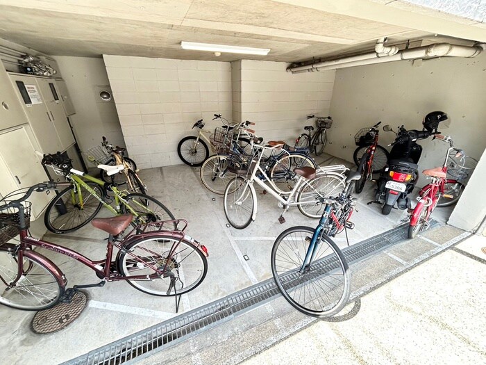 物件外観写真3　(駐輪場)