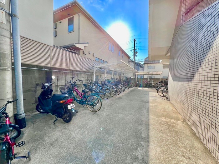 物件外観写真3　(駐輪場)