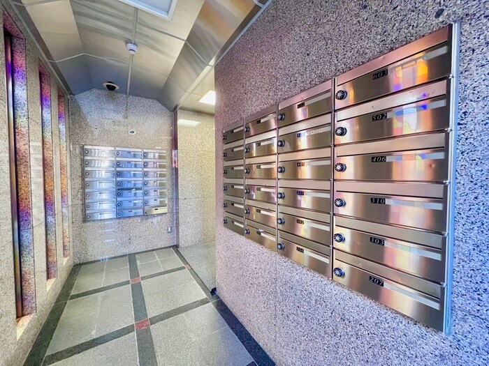 物件外観写真4　(エントランス部分)