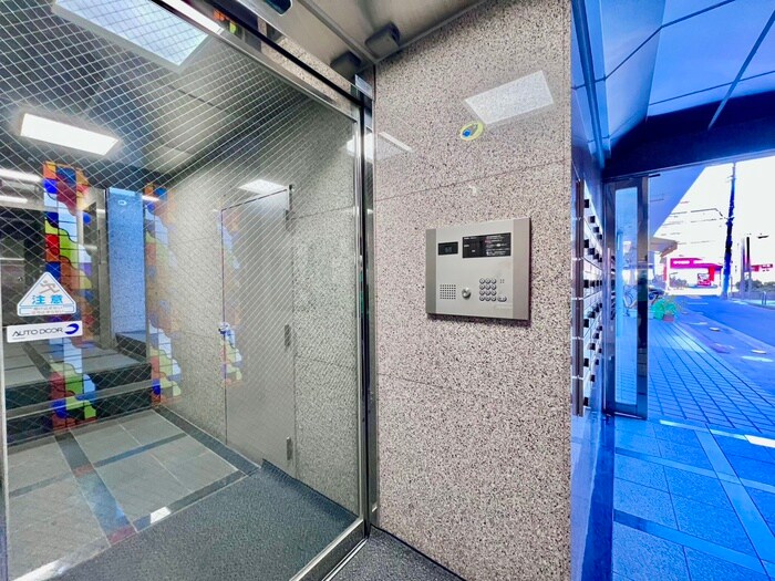 物件外観写真6　(エントランス部分)