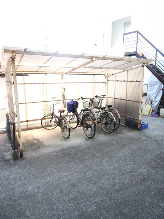 物件外観写真3　(駐輪場)