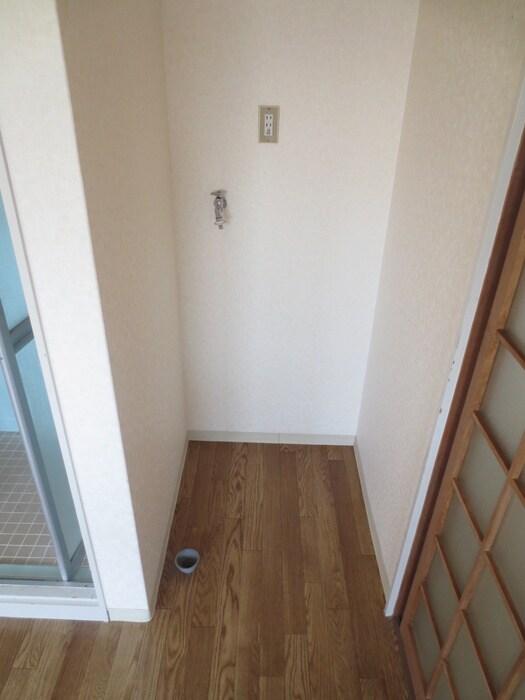 物件内観写真7　(洗濯機置場)