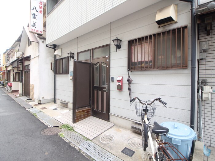 物件外観写真4　(エントランス部分)