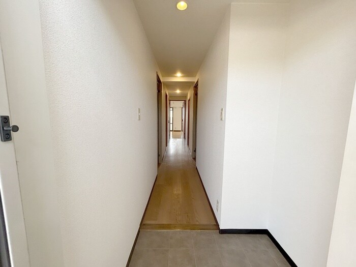 物件内観写真18　(廊下)