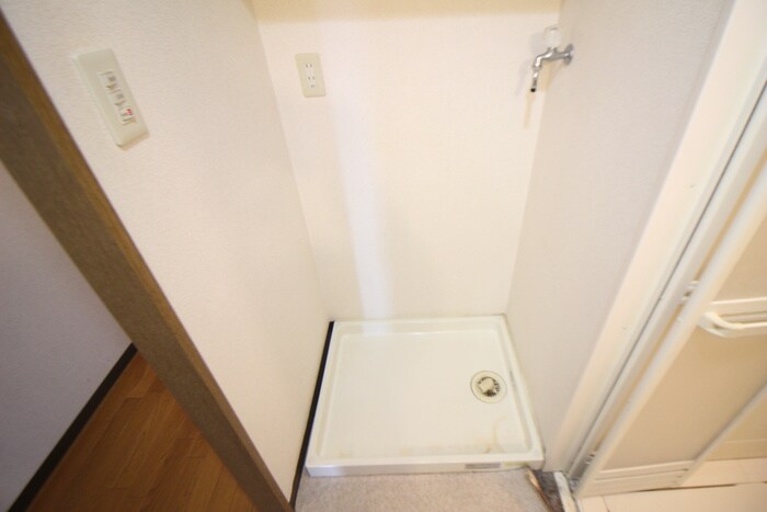 物件内観写真18　(洗濯機置場)