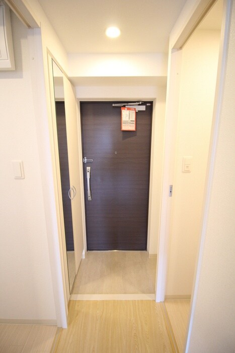物件内観写真11　(玄関)