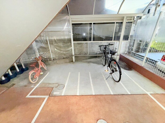 物件外観写真5　(駐輪場)