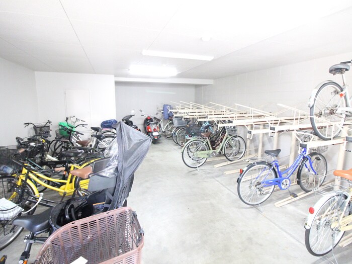 物件外観写真5　(駐輪場)