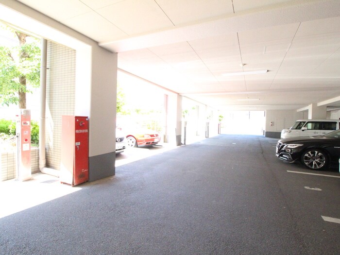 物件外観写真6　(駐車場)
