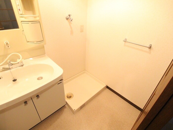 物件内観写真10　(洗濯機置場)