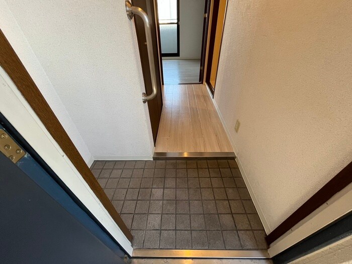 物件内観写真13　(玄関)